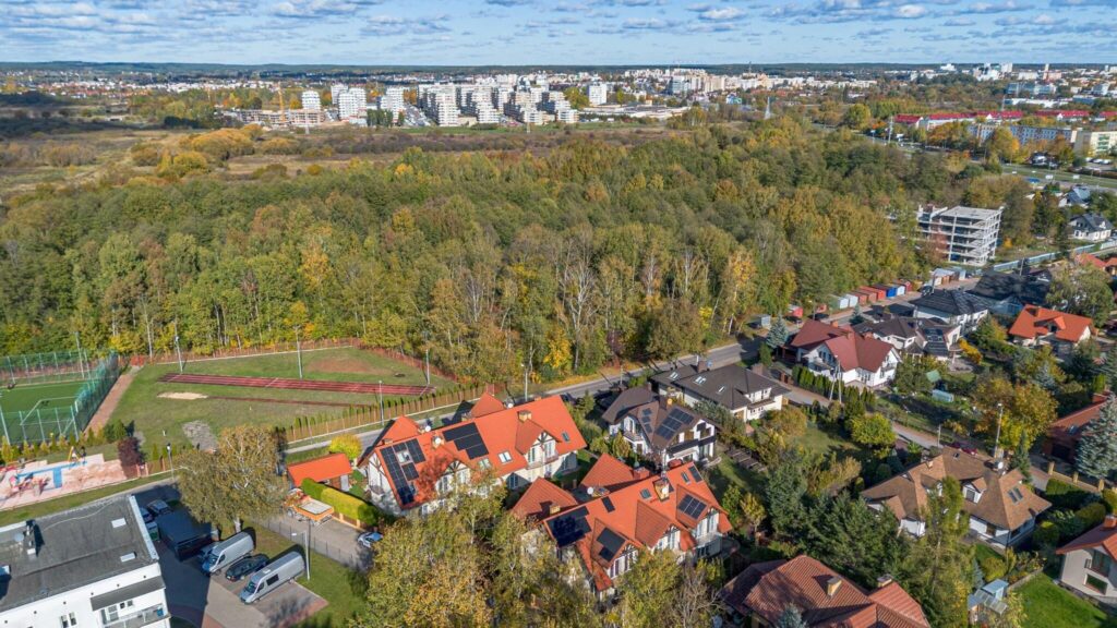 Dom w otoczeniu zieleni. - zdjęcie 42