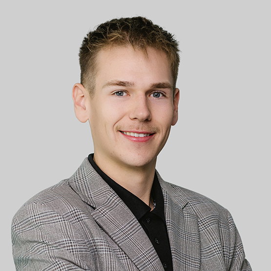 Adrian Pieńkowski - Agent Nieruchomości - Freedom