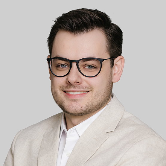 Adrian  Kucharski - Agent Nieruchomości - Freedom