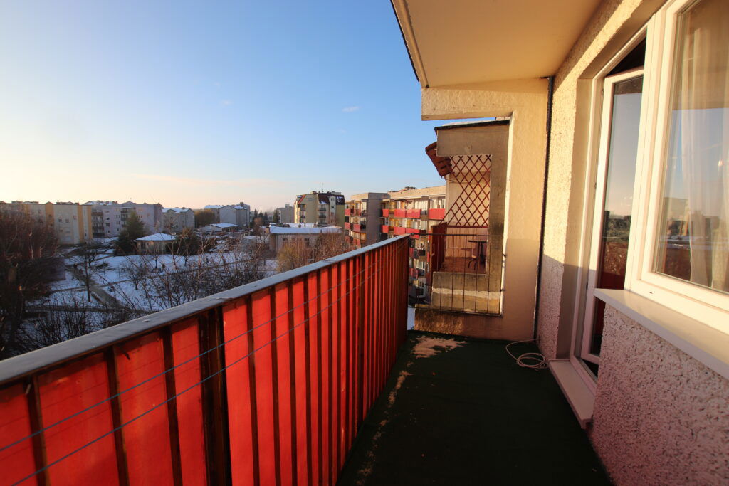 Komfortowe 3 pokoje z dużym balkonem. - zdjęcie 1