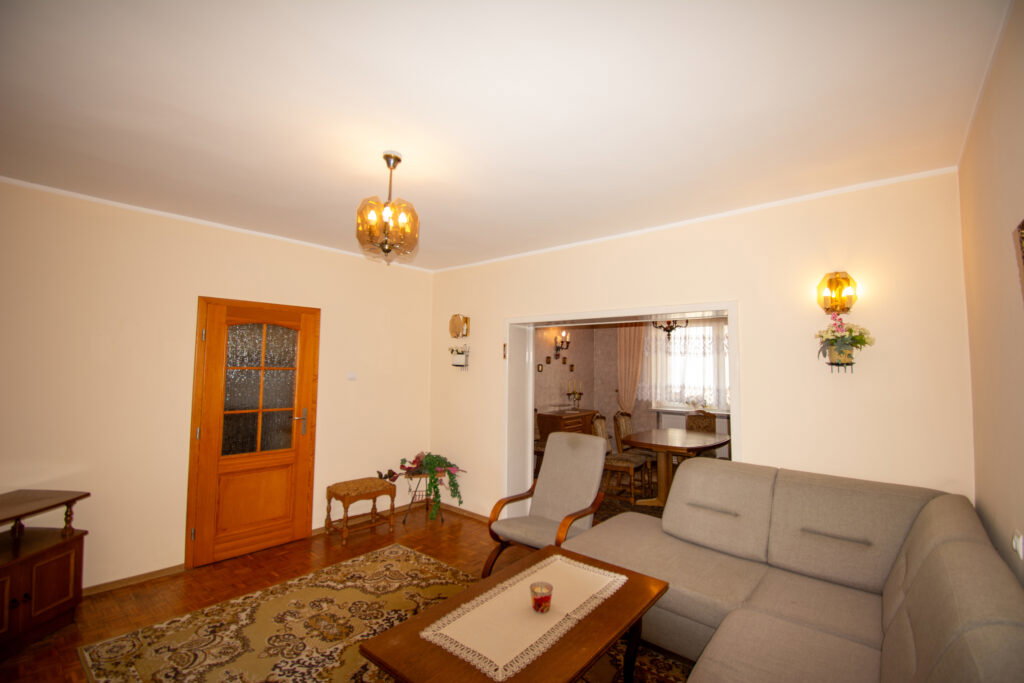 Dom wolnostojący z garażem w Wielowsi - zdjęcie 3