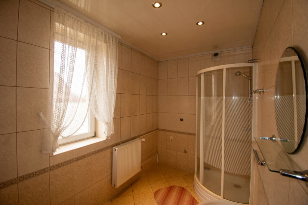 Dom wolnostojący z garażem w Wielowsi - zdjęcie 16