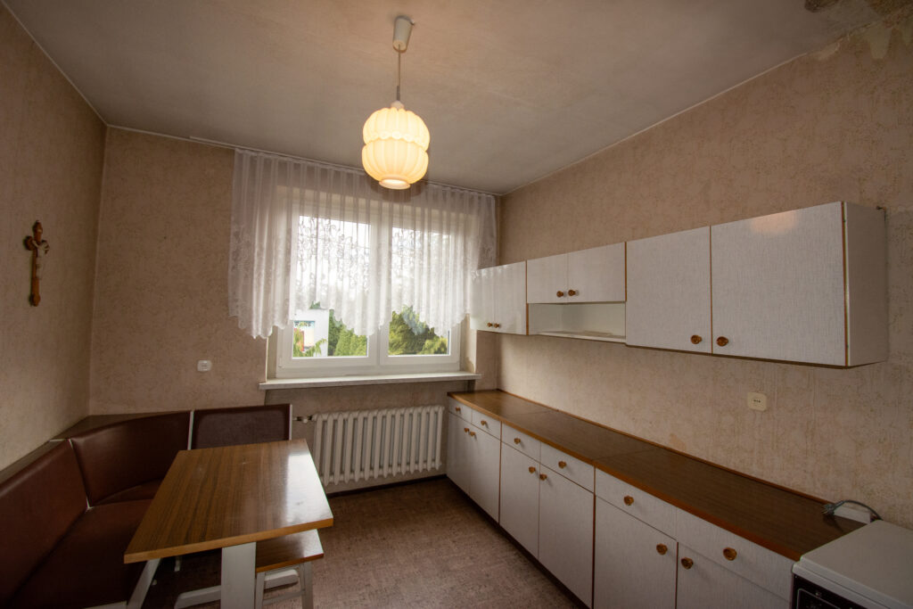 Dom wolnostojący z garażem w Wielowsi - zdjęcie 19