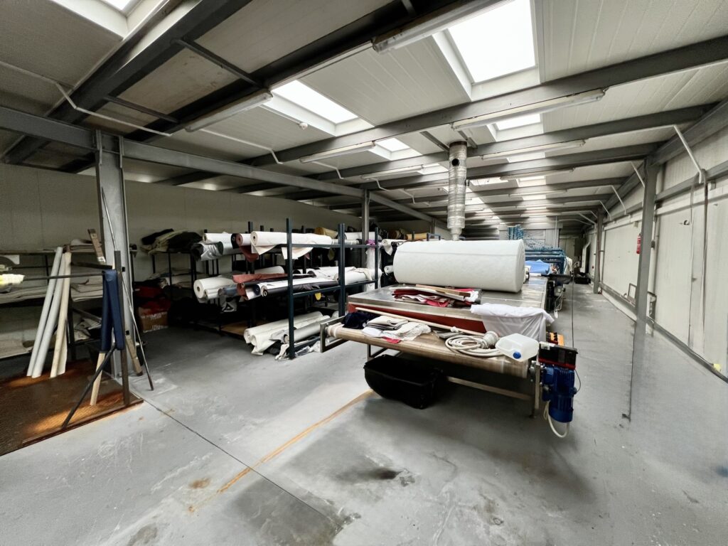 Funkcjonalny budynek produkcyjno-handlowy - zdjęcie 6