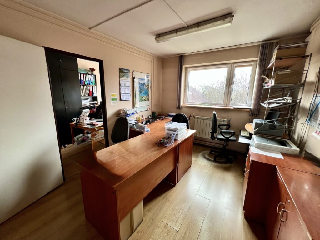 Funkcjonalny budynek produkcyjno-handlowy - zdjęcie 11