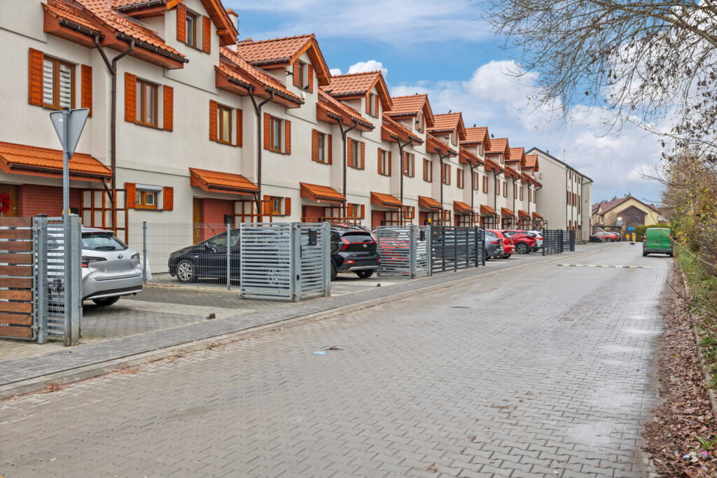 Pięknie urządzony segment w Zgorzale z ogródkiem - zdjęcie 13
