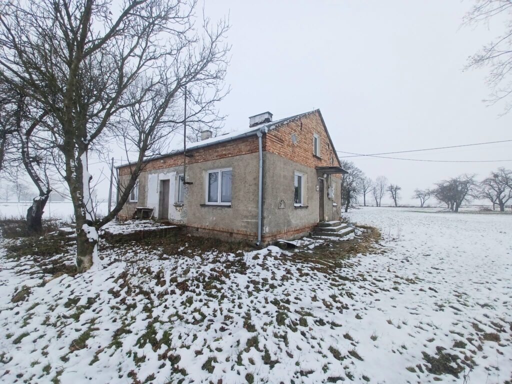 Dom z potencjałem na dużej działce - zdjęcie 5