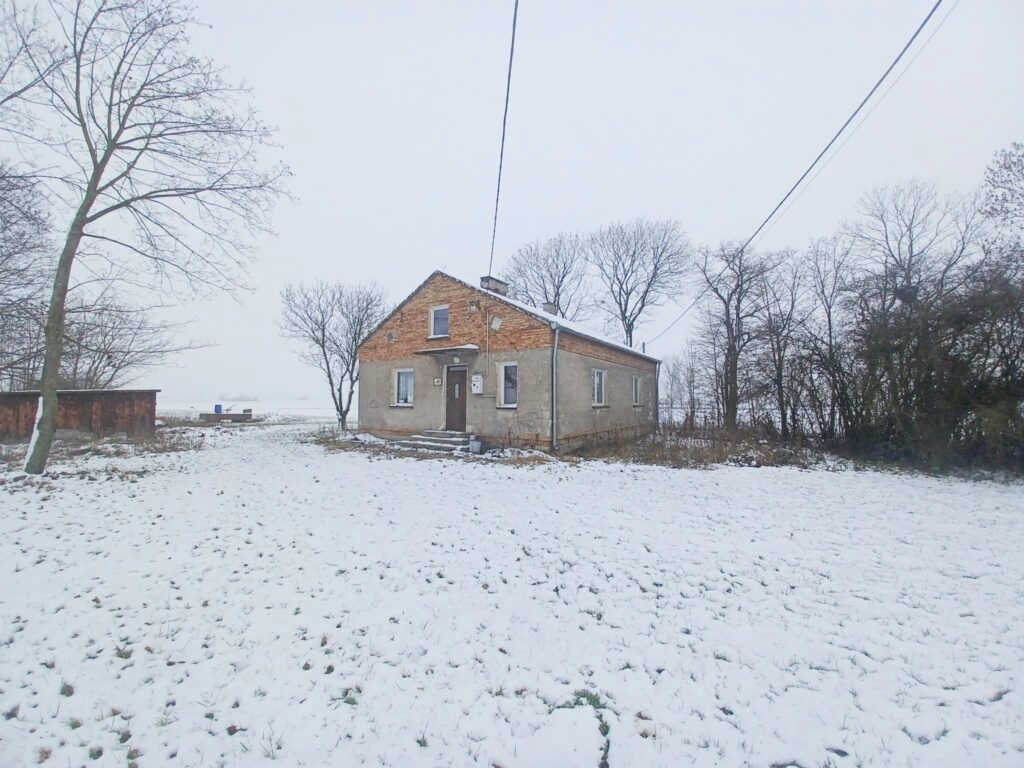 Dom z potencjałem na dużej działce - zdjęcie 6