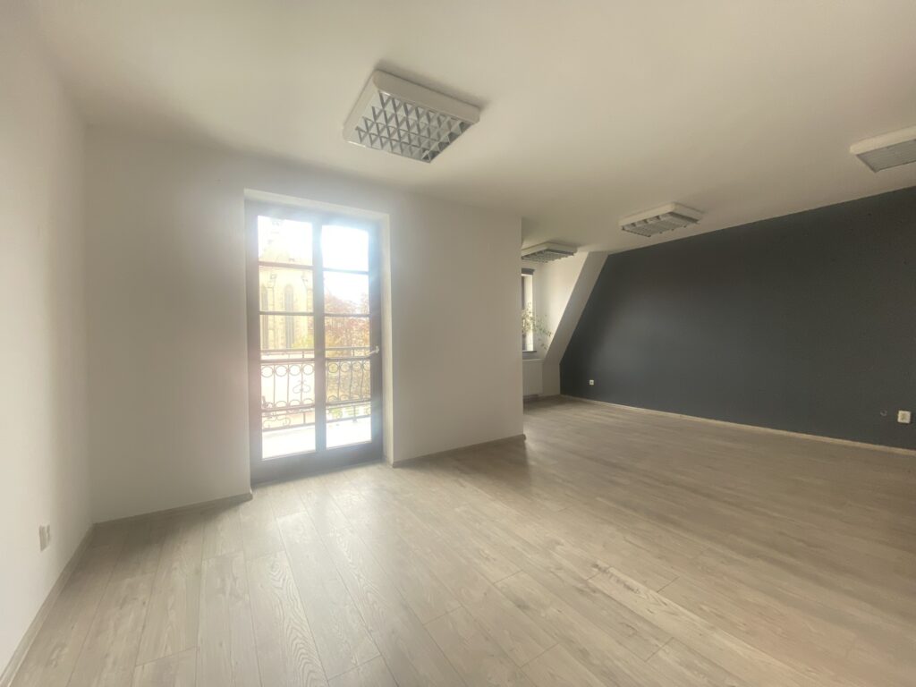 Lokale biurowe w ścisłym centrum Jeleniej Góry! - zdjęcie 2