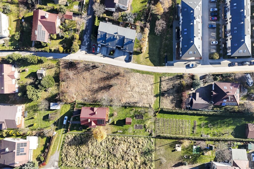 Działka inwestycyjna Rzeszów Cukiernicza z WZ - zdjęcie 1