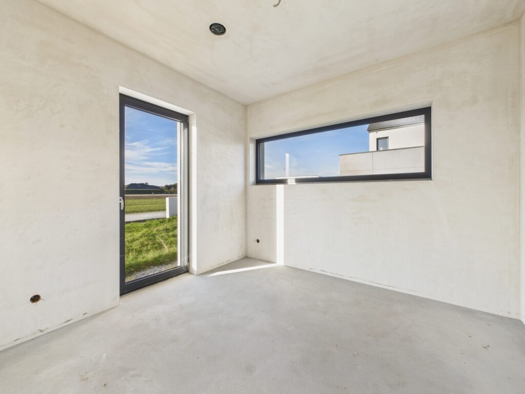 Nowoczesny dom z garażem i ogrodem. - zdjęcie 14