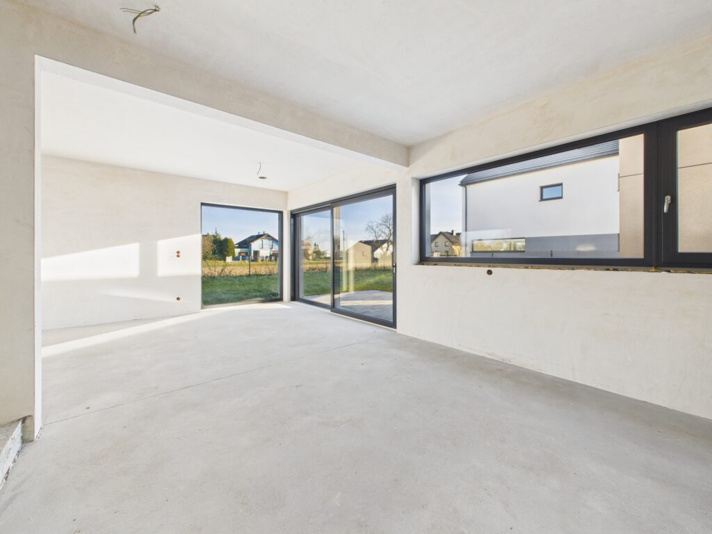 Nowoczesny dom z garażem i ogrodem. - zdjęcie 15