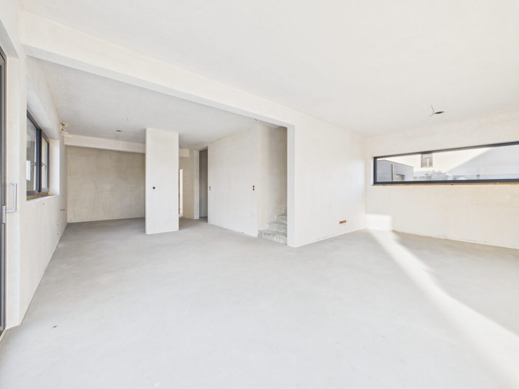 Nowoczesny dom z garażem i ogrodem. - zdjęcie 17