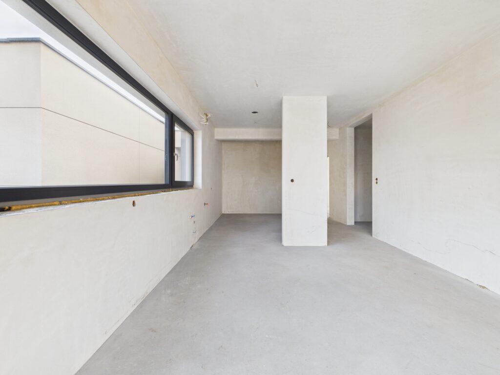 Nowoczesny dom z garażem i ogrodem. - zdjęcie 19