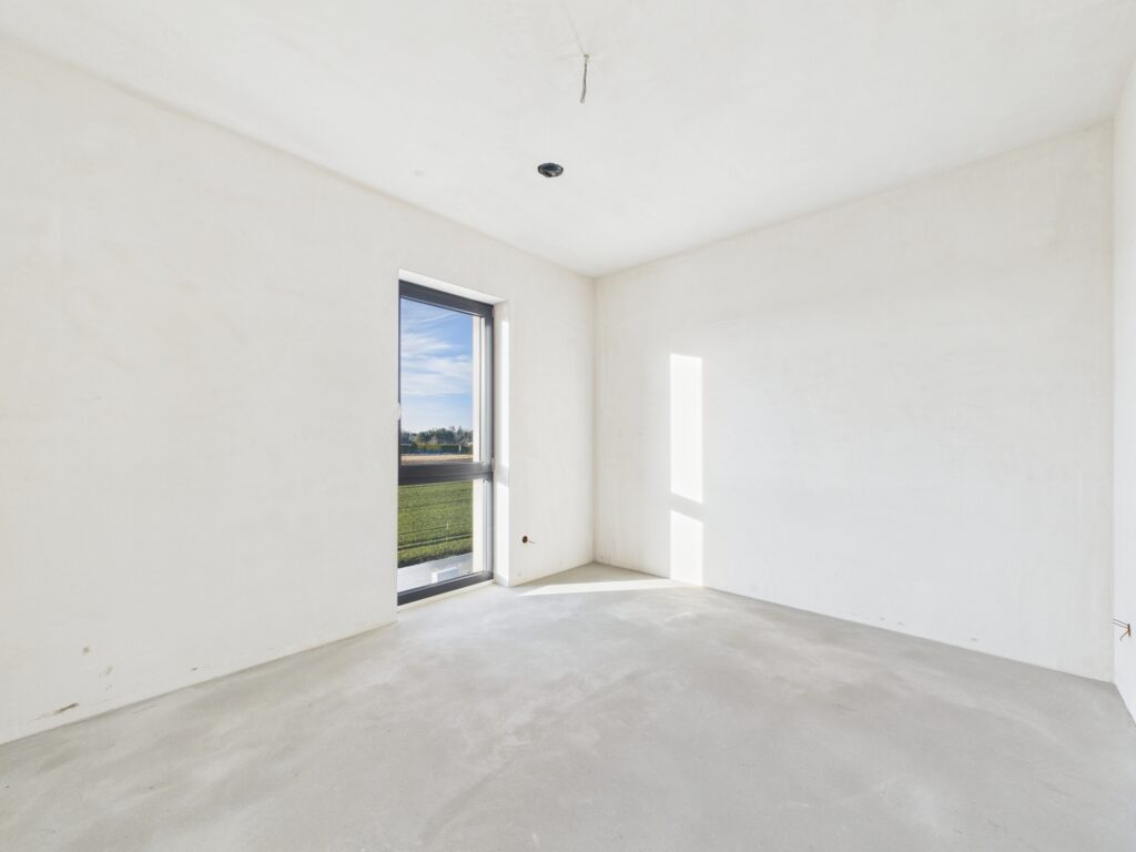 Nowoczesny dom z garażem i ogrodem. - zdjęcie 26