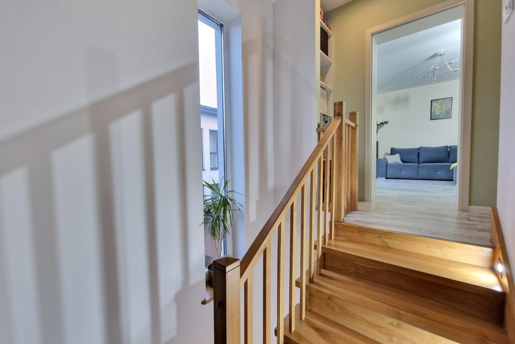 Atrakcyjny segment z ogródkiem i garażem - zdjęcie 10