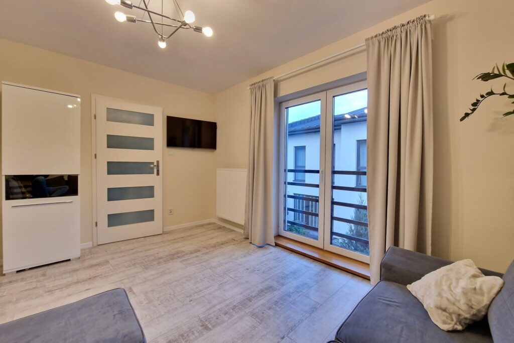 Atrakcyjny segment z ogródkiem i garażem - zdjęcie 9