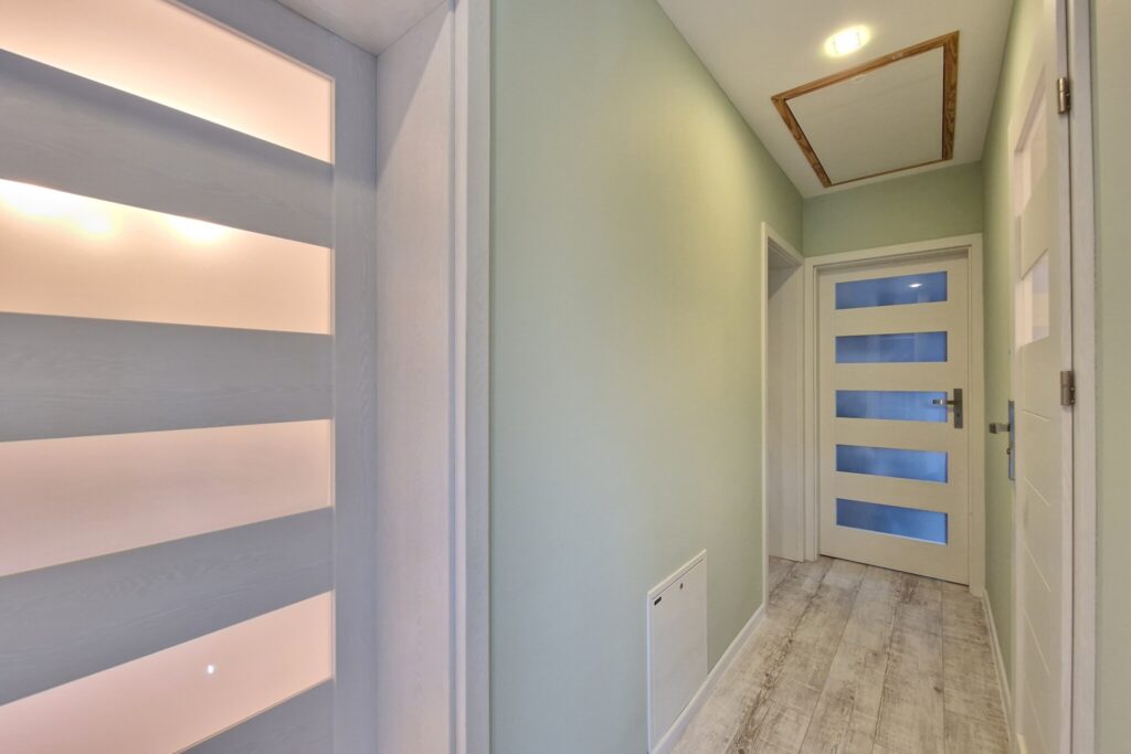 Atrakcyjny segment z ogródkiem i garażem - zdjęcie 17