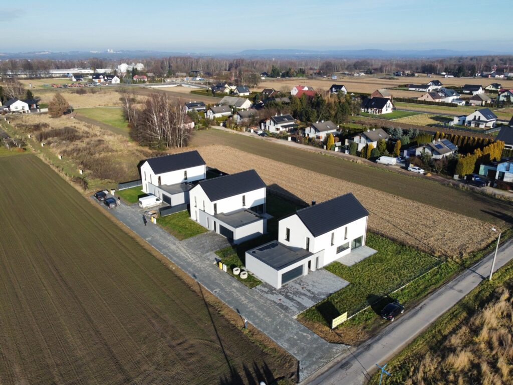 Nowoczesny dom z garażem i ogrodem. - zdjęcie 10