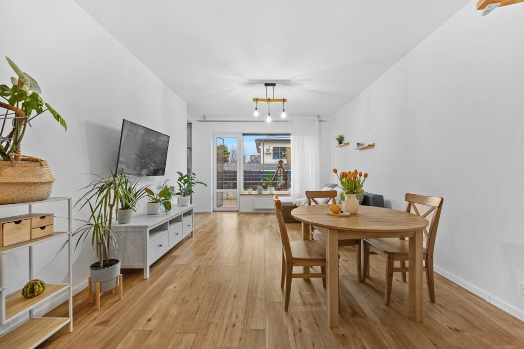 Słoneczny segment z ogródkiem i garażem pod lasem! - zdjęcie 1