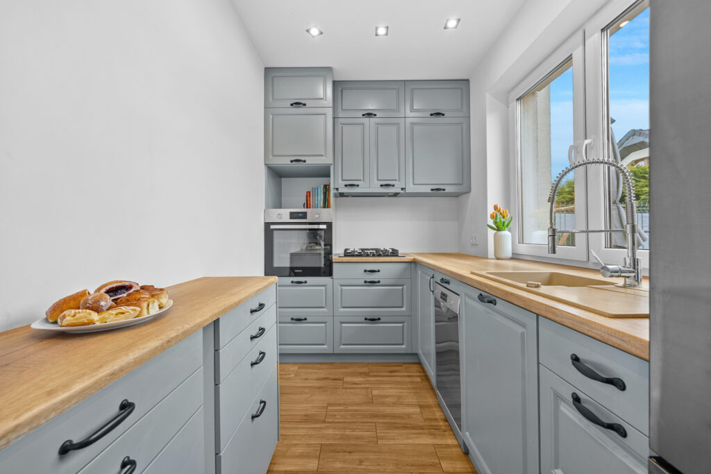 Słoneczny segment z ogródkiem i garażem pod lasem! - zdjęcie 4