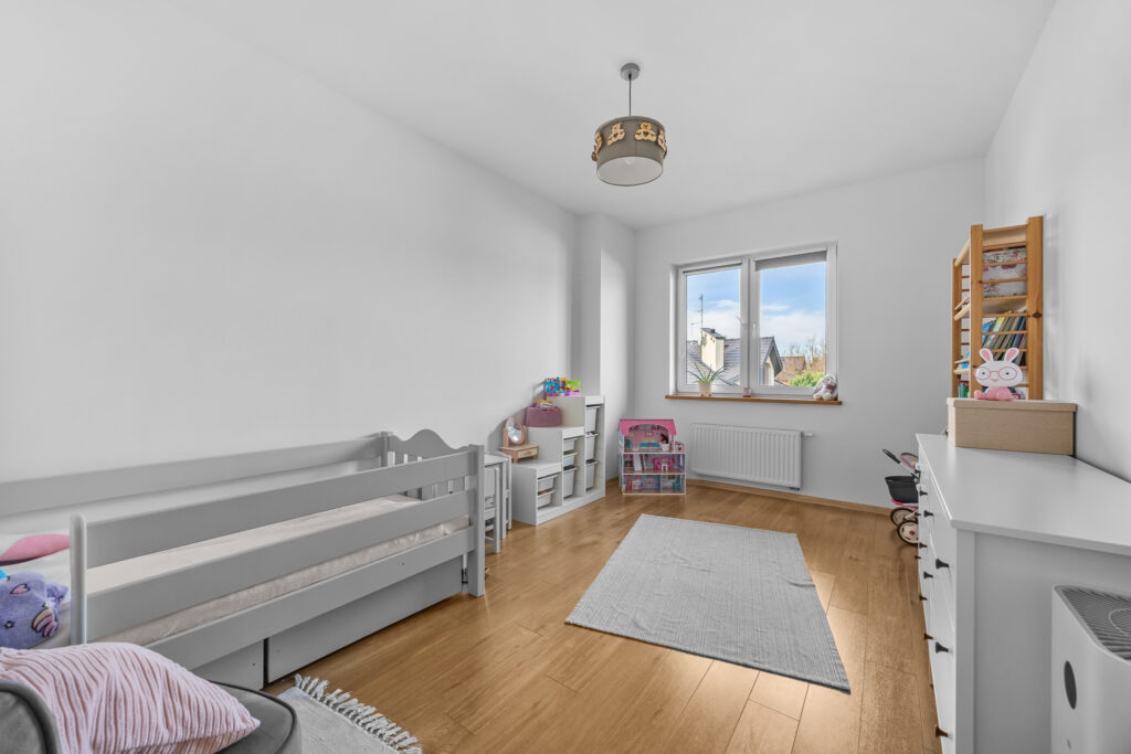 Słoneczny segment z ogródkiem i garażem pod lasem! - zdjęcie 7