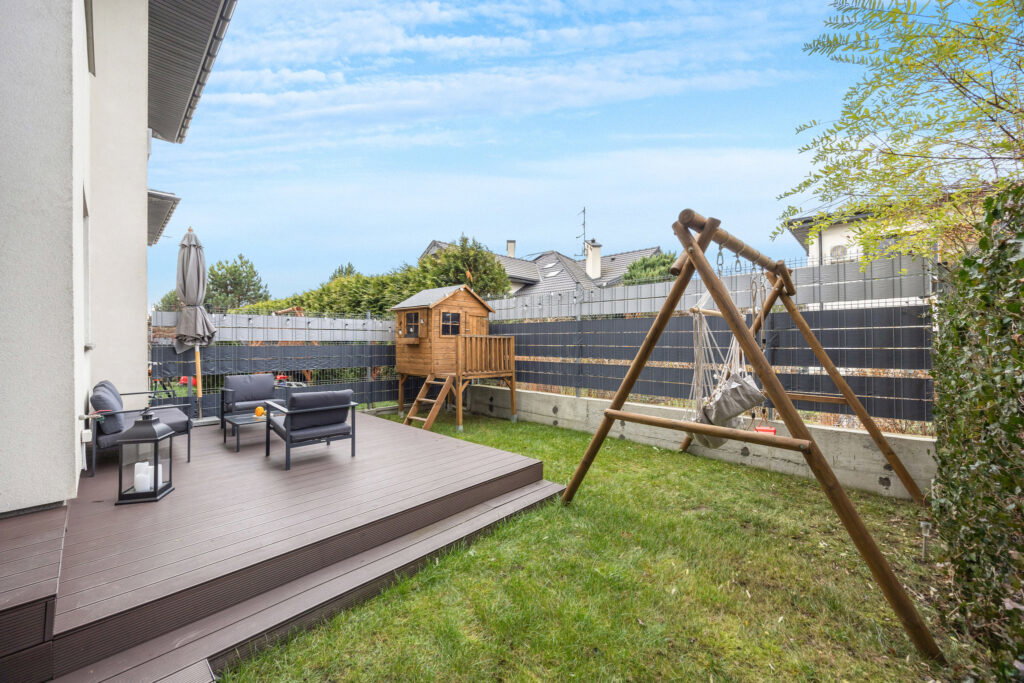 Słoneczny segment z ogródkiem i garażem pod lasem! - zdjęcie 9