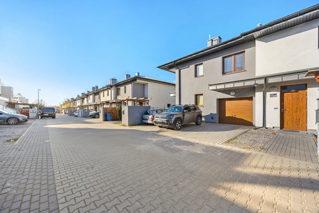 Słoneczny segment z ogródkiem i garażem pod lasem! - zdjęcie 13