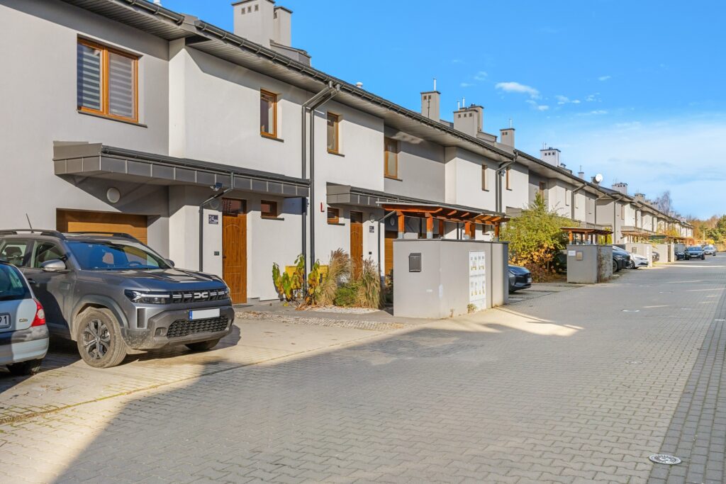 Słoneczny segment z ogródkiem i garażem pod lasem! - zdjęcie 14