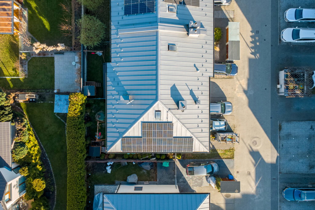 Słoneczny segment z ogródkiem i garażem pod lasem! - zdjęcie 15