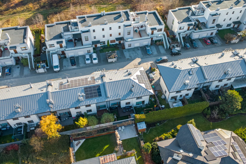 Słoneczny segment z ogródkiem i garażem pod lasem! - zdjęcie 16