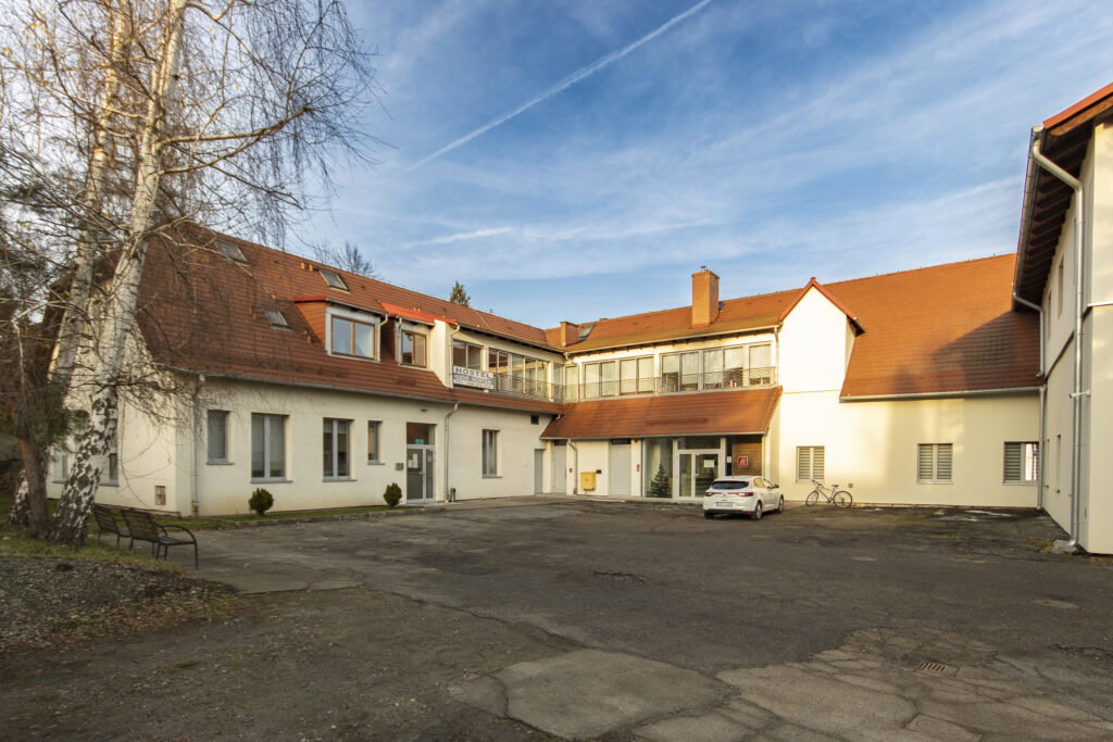 Hotel + ogromny potencjał mieszkaniowy i usługowy - zdjęcie 1