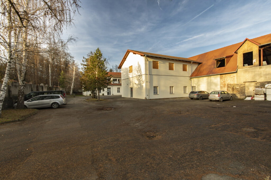 Hotel + ogromny potencjał mieszkaniowy i usługowy - zdjęcie 7