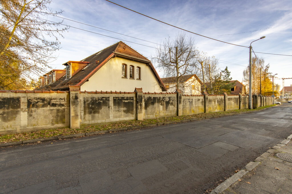 Hotel + ogromny potencjał mieszkaniowy i usługowy - zdjęcie 8