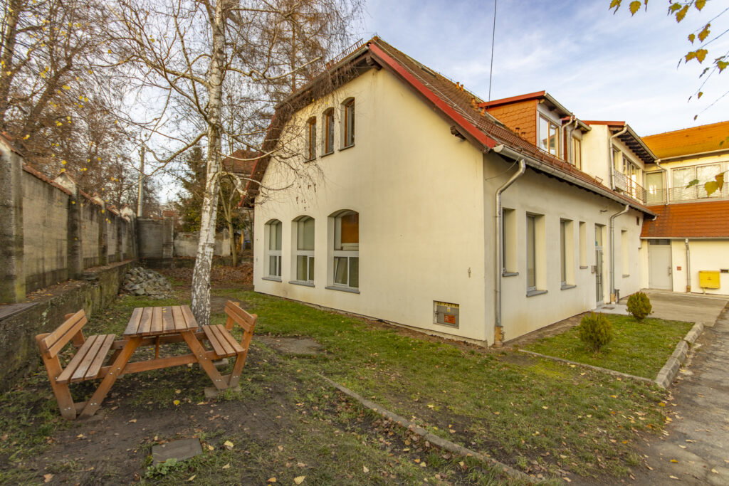 Hotel + ogromny potencjał mieszkaniowy i usługowy - zdjęcie 4