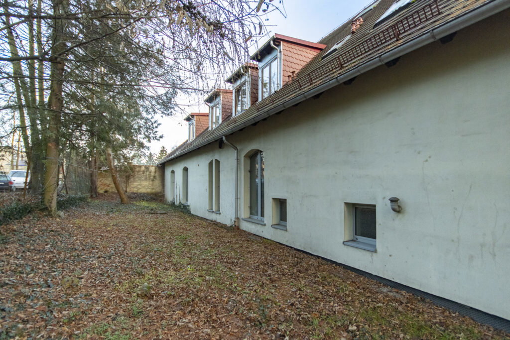 Hotel + ogromny potencjał mieszkaniowy i usługowy - zdjęcie 9
