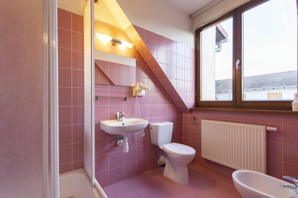 Hotel + ogromny potencjał mieszkaniowy i usługowy - zdjęcie 21