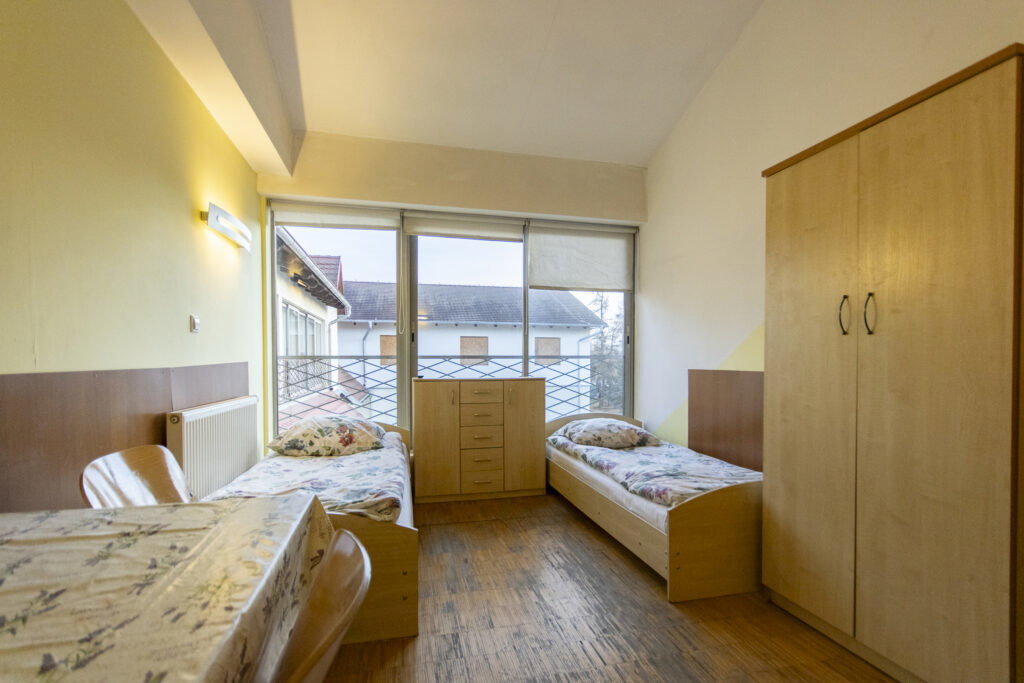Hotel + ogromny potencjał mieszkaniowy i usługowy - zdjęcie 22