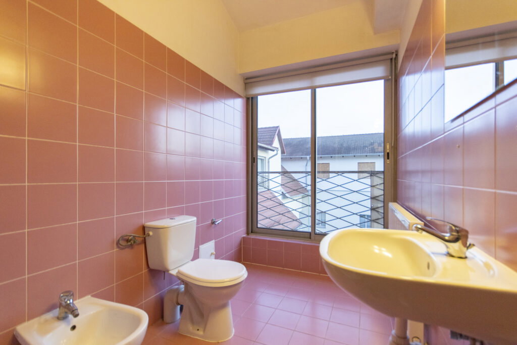 Hotel + ogromny potencjał mieszkaniowy i usługowy - zdjęcie 23