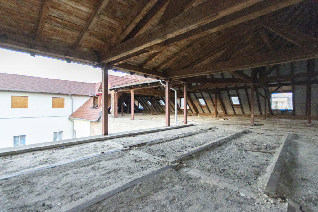 Hotel + ogromny potencjał mieszkaniowy i usługowy - zdjęcie 27