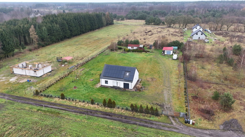 Komfortowy dom z garażem w Krępsku, gmina Goleniów - zdjęcie 4