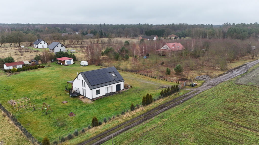 Komfortowy dom z garażem w Krępsku, gmina Goleniów - zdjęcie 31