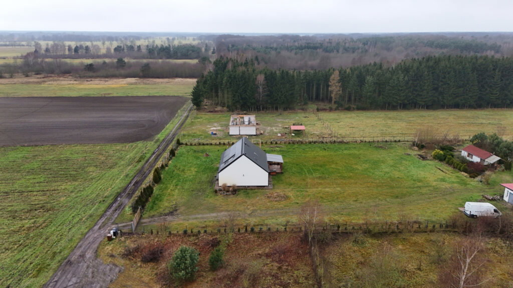 Komfortowy dom z garażem w Krępsku, gmina Goleniów - zdjęcie 33