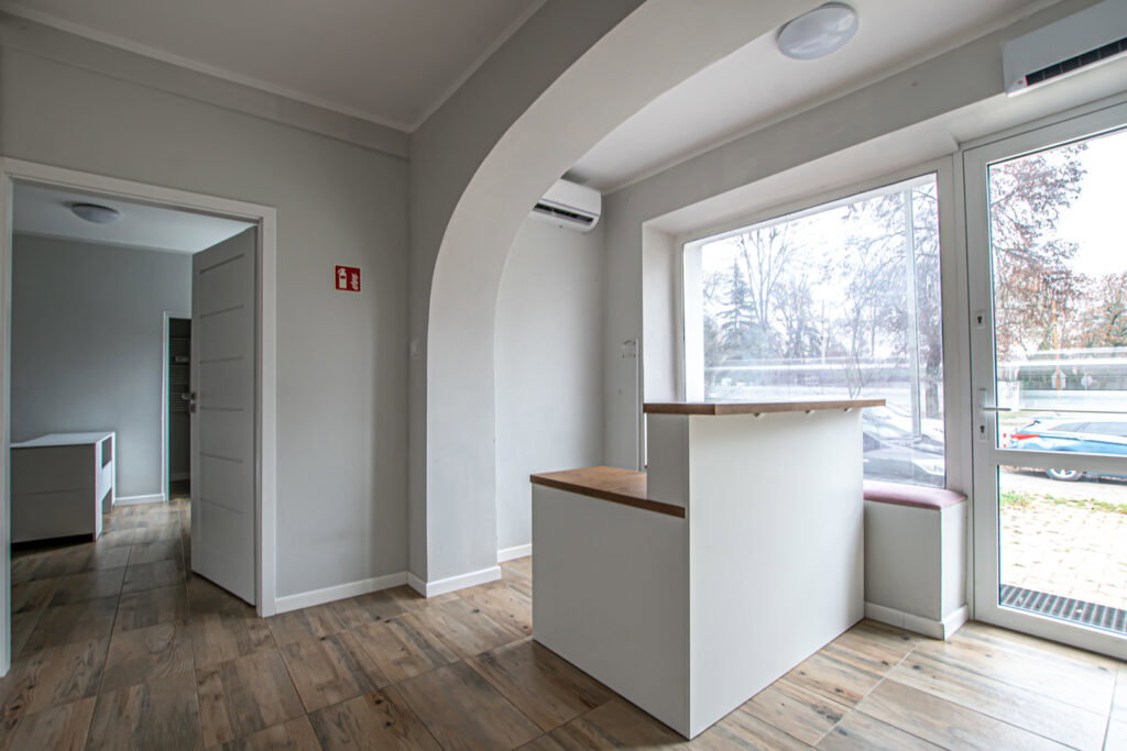 Lokal handlowo-usługowo-biurowy w Elblągu - zdjęcie 1