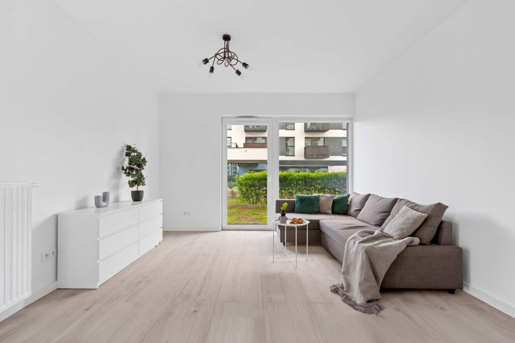 Przestronne mieszkanie z ogródkiem na sprzedaż! - zdjęcie 2