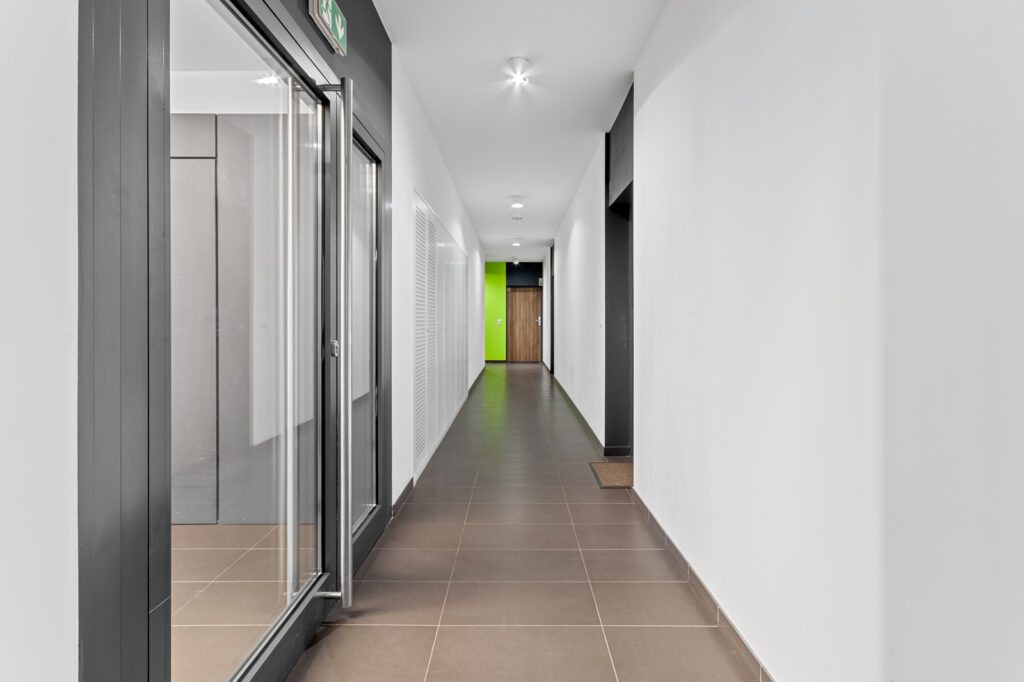 Przestronne mieszkanie z ogródkiem na sprzedaż! - zdjęcie 16