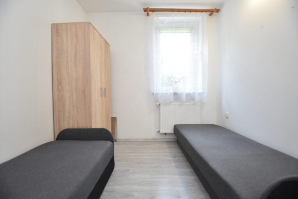 Mieszkanie na sprzedaż 4 pokoje, parter,  Namysłów - zdjęcie 2