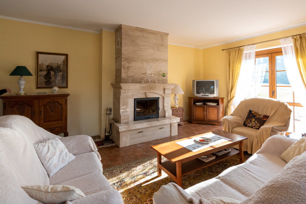 Dworek z dużą działką blisko lasu i jeziora - zdjęcie 5