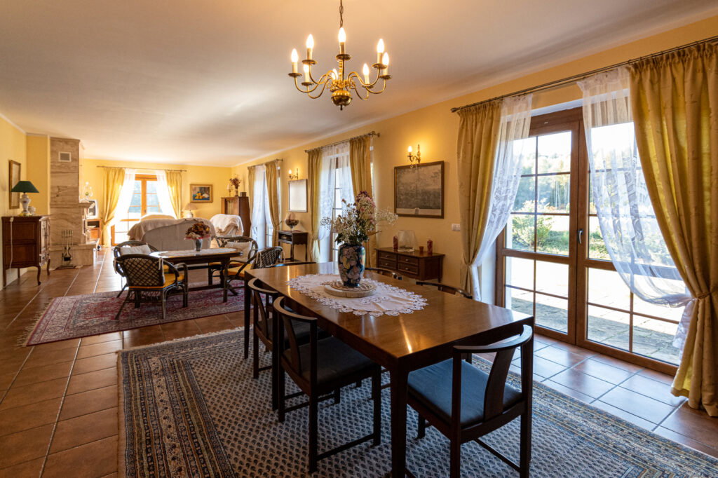 Dworek z dużą działką blisko lasu i jeziora - zdjęcie 6