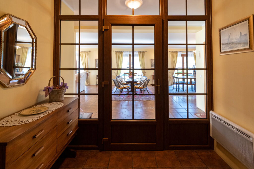 Dworek z dużą działką blisko lasu i jeziora - zdjęcie 3